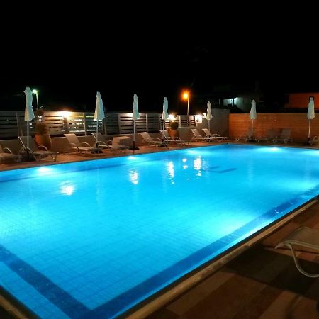 Ivory Hotel Theológos Buitenkant foto