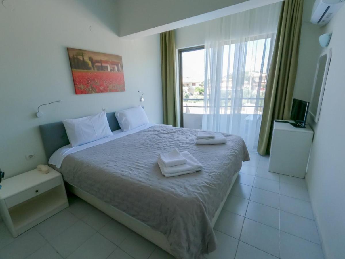 Ivory Hotel Theológos Buitenkant foto