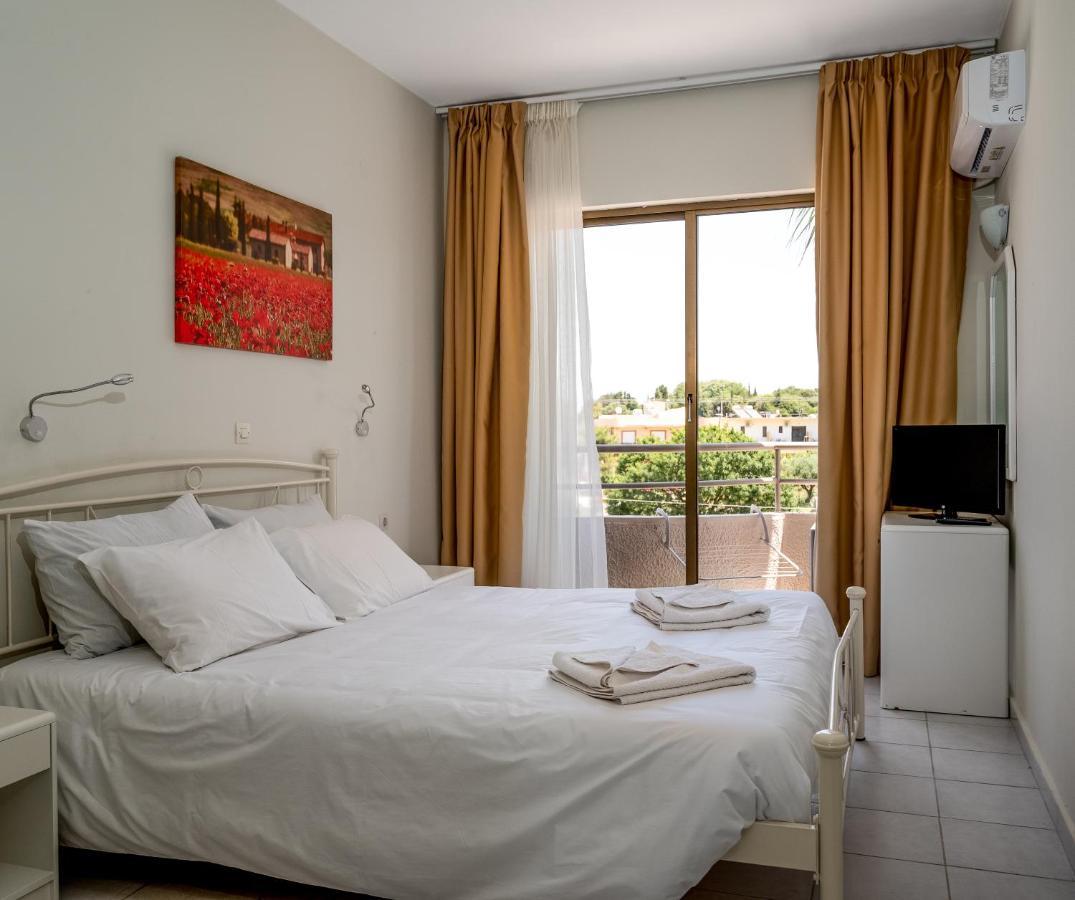Ivory Hotel Theológos Buitenkant foto