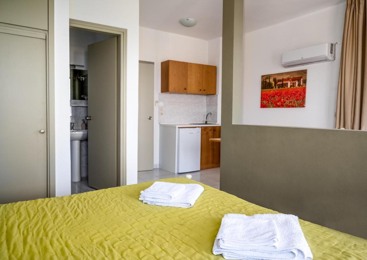 Ivory Hotel Theológos Buitenkant foto