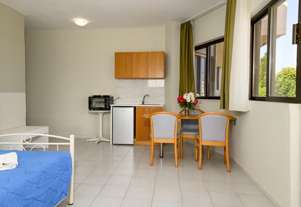 Ivory Hotel Theológos Buitenkant foto