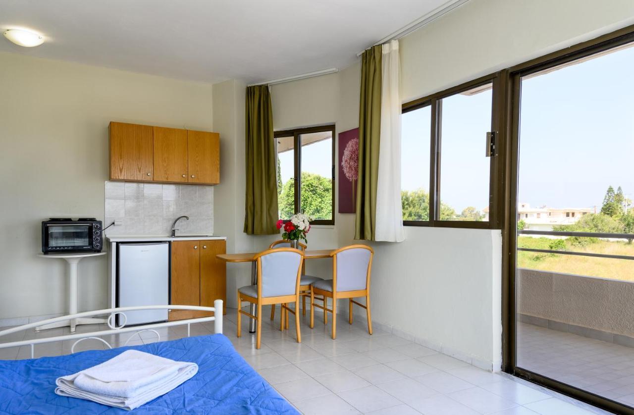 Ivory Hotel Theológos Buitenkant foto