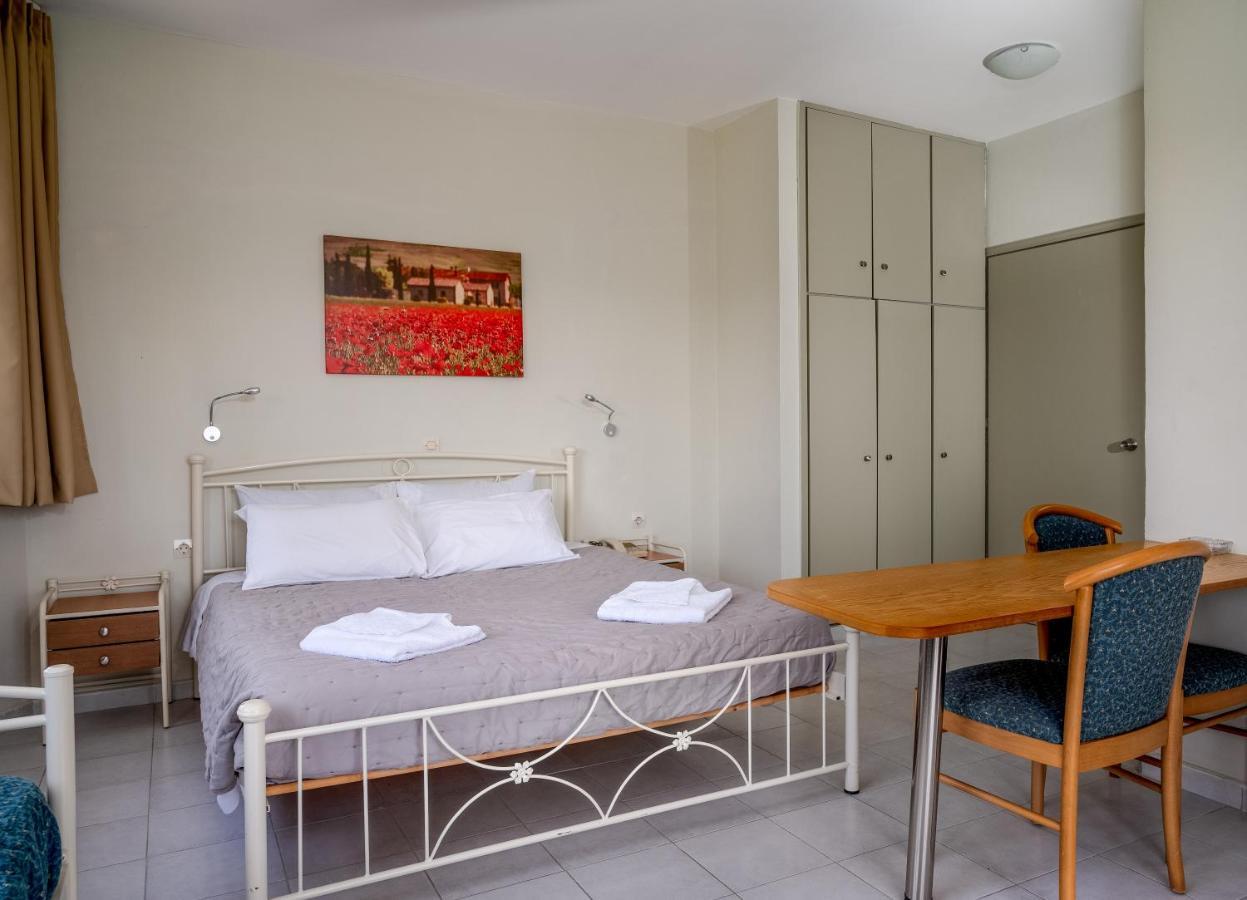 Ivory Hotel Theológos Buitenkant foto