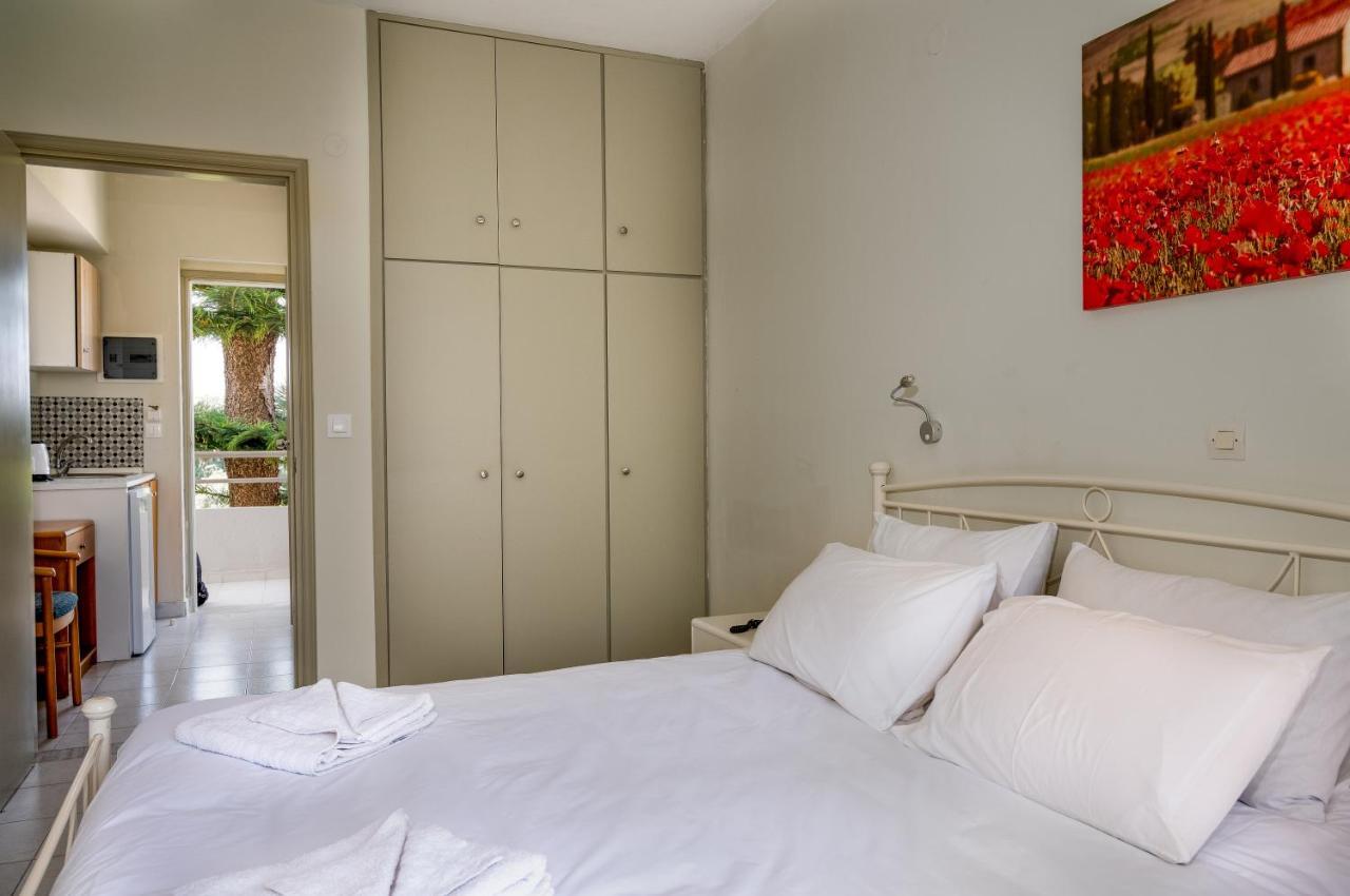 Ivory Hotel Theológos Buitenkant foto
