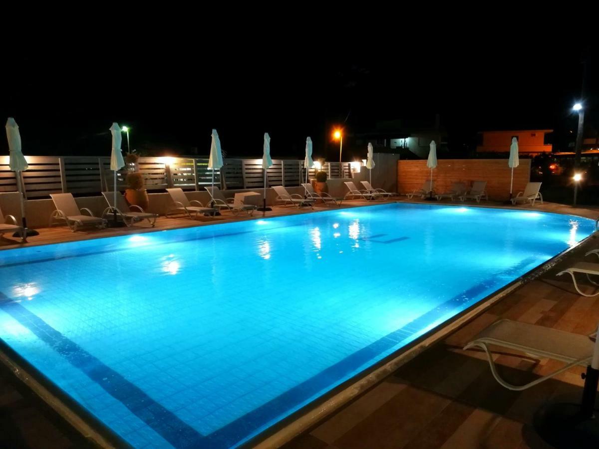 Ivory Hotel Theológos Buitenkant foto